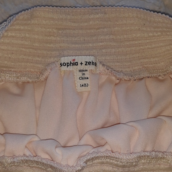 pink skirt with lace and beautiful details! - Picture 5 of 8